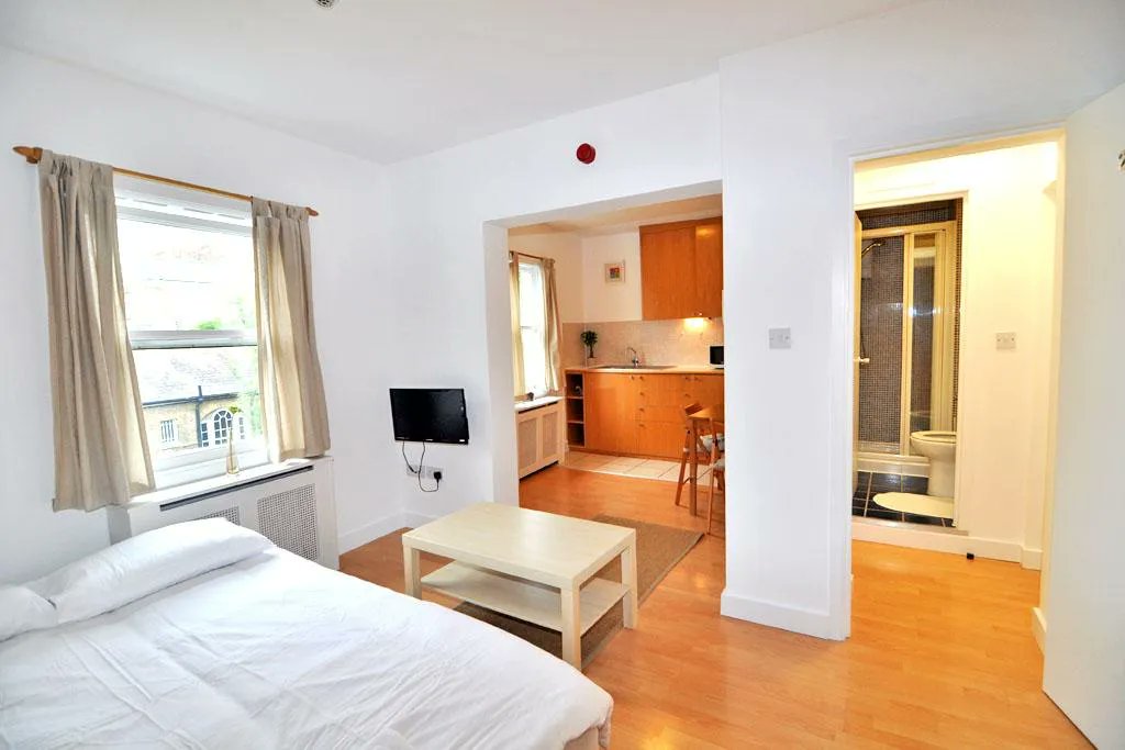 Studios2Let's tweet image. Are you coming to London for an internship, an exchange or a short-term professional stay? We have a range of short term rentals ranging from 1-6 months, like this studio flat on West Cromwell Road in Earls Court.

#shorttermlet #Londoninternship #loveEarlsCourt #londonproperty