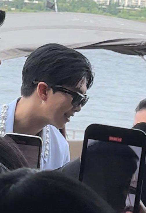 SparmyItalia's tweet photo. NAMJOON ARRIVA ALL YEOUIDO HANGANG PARK DI SEOUL 

#namjoonupdate #BTSFESTA2023 #yeouidopark https://t.co/SIv5gpy1Z5
