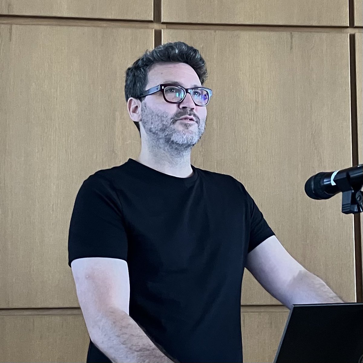 Cologne Center of Language Sciences (CCLS) (@ccls_unicologne) on Twitter photo 📢 Fascinating #LingCologne 💬 talk “The role of prediction in the neurobiology of language and its relationship to consciousness” by Jeremy Skipper <a href="/thelablab/">The LAB Lab 🏳️🌈🏳️⚧️</a> addressing predictive processing in speech perception and language comprehension 📢 Fascinating #LingCologne 💬 talk “The role of prediction in the neurobiology of language and its relationship to consciousness” by Jeremy Skipper <a href="/thelablab/">The LAB Lab 🏳️🌈🏳️⚧️</a> addressing predictive processing in speech perception and language comprehension