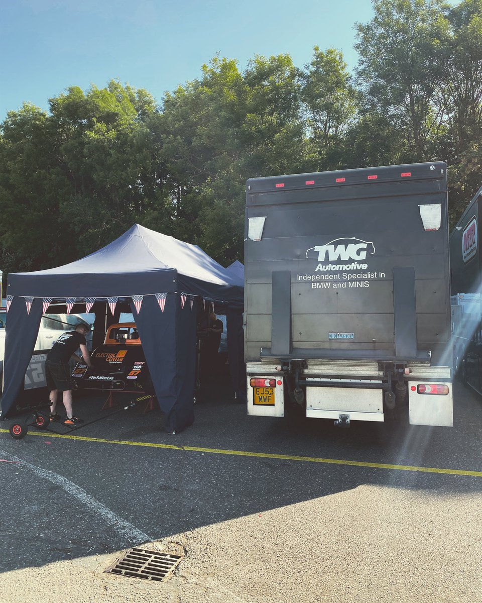 MaxMonkeyWG's tweet photo. Ready for some @UKLegends racing action @BrandsSpeedFest?
Oh yes please 🏁🇺🇸🤠
10:45 - Practice
12:35 - Heat 1
15:05 - Heat 2
18:05 - Final
https://t.co/UcX8ABbThC
#ElectricCenterBracknell #ForTim #UKLegend57 #WillGibson #Team57 #Car57 #RacingIsLife #TheElsons #LegendsCars https://t.co/YMOor84WXP
