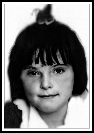 AMELA MULAVDIĆ was killed on 17 June 1993. She was killed in front of her house in one of many #Serb mortar attacks during the Siege of Sarajevo

Amela was 8 years old.

#SniperAlley #BosnianGenocide