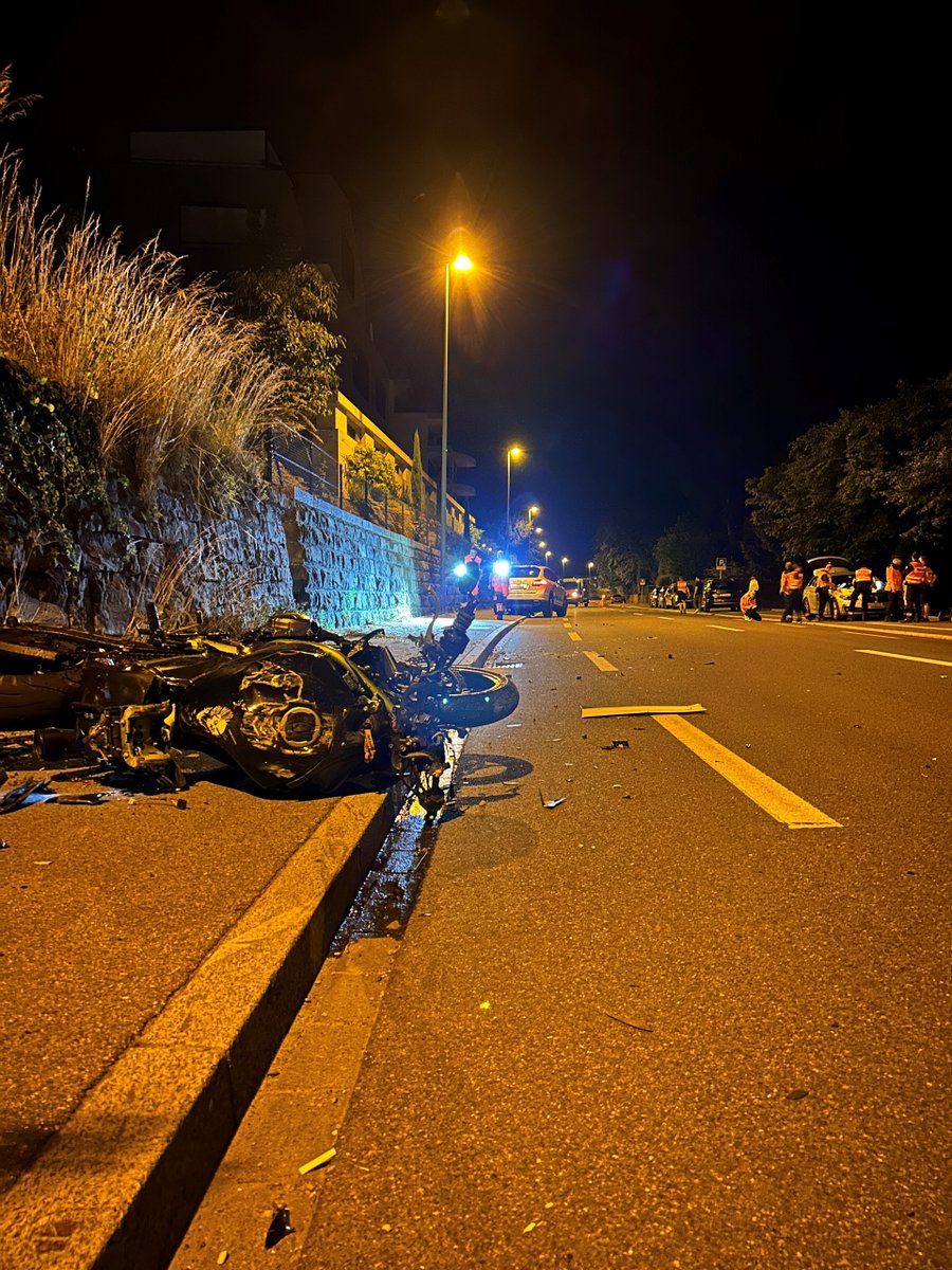 Bei einer #Frontalkollision zwischen einem #Auto und einem #Motorrad ist in der Nacht auf Samstag in #Meilen der Motorradfahrer schwer verletzt worden.

zh.ch/de/news-uebers…
