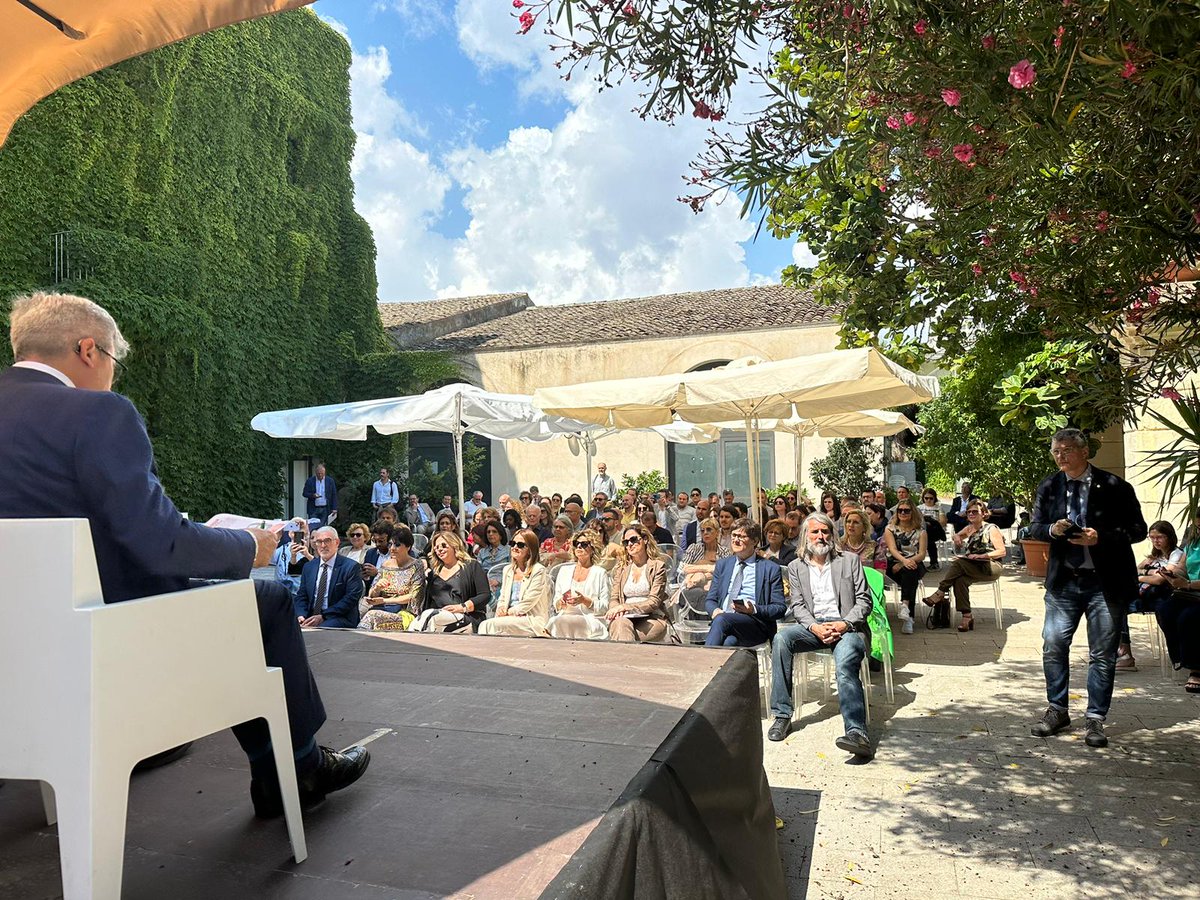 Ieri a Palermo abbiamo parlato, con i consulenti del lavoro, della centralità della formazione per i professionisti e #pmi.
.
#CIFAItalia #FonARCom #DiamoFormaAlleCompetenze #cdl #FormazioneProfessionale #FestivalDelLavoro