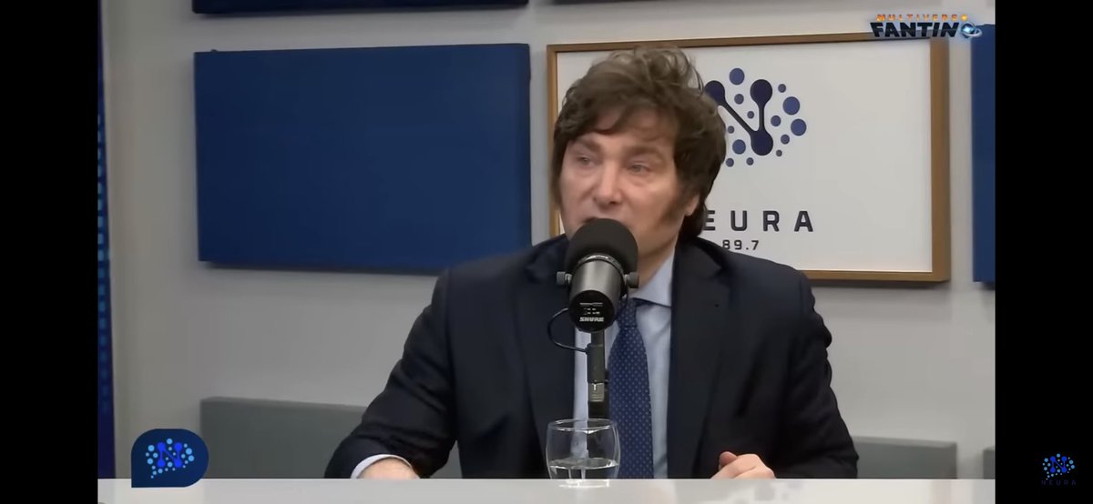 manuferraritano's tweet image. “El Banco Central emitiendo para financiar el déficit fiscal es  equivalente 
al jefe de hogar que “se va de caño” para llegar a fin de mes.” @JMilei