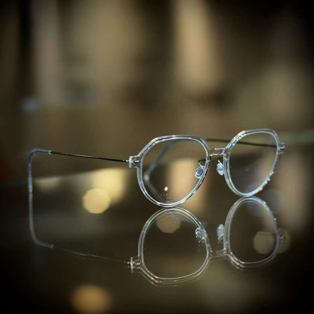 ReddotOpticAndy's tweet photo. 丹麥 • LINDBERG

now 鈦合金系列在富有表現力的外觀和輕盈度與我們的標誌性元素之間實現了完美平衡：纖薄的複合材料前框和輕巧的鈦合金鏡腿。時尚透澈配色，即日上架！

#Lindberg #denmark🇩🇰#authorizeddealer #reddotoptichk #紅點光學 https://t.co/60ADdEWxSF