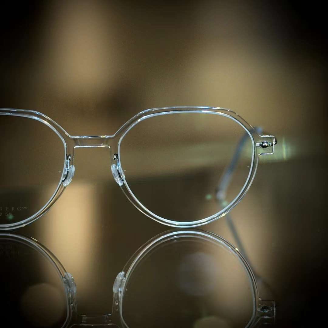 ReddotOpticAndy's tweet photo. 丹麥 • LINDBERG

now 鈦合金系列在富有表現力的外觀和輕盈度與我們的標誌性元素之間實現了完美平衡：纖薄的複合材料前框和輕巧的鈦合金鏡腿。時尚透澈配色，即日上架！

#Lindberg #denmark🇩🇰#authorizeddealer #reddotoptichk #紅點光學 https://t.co/60ADdEWxSF