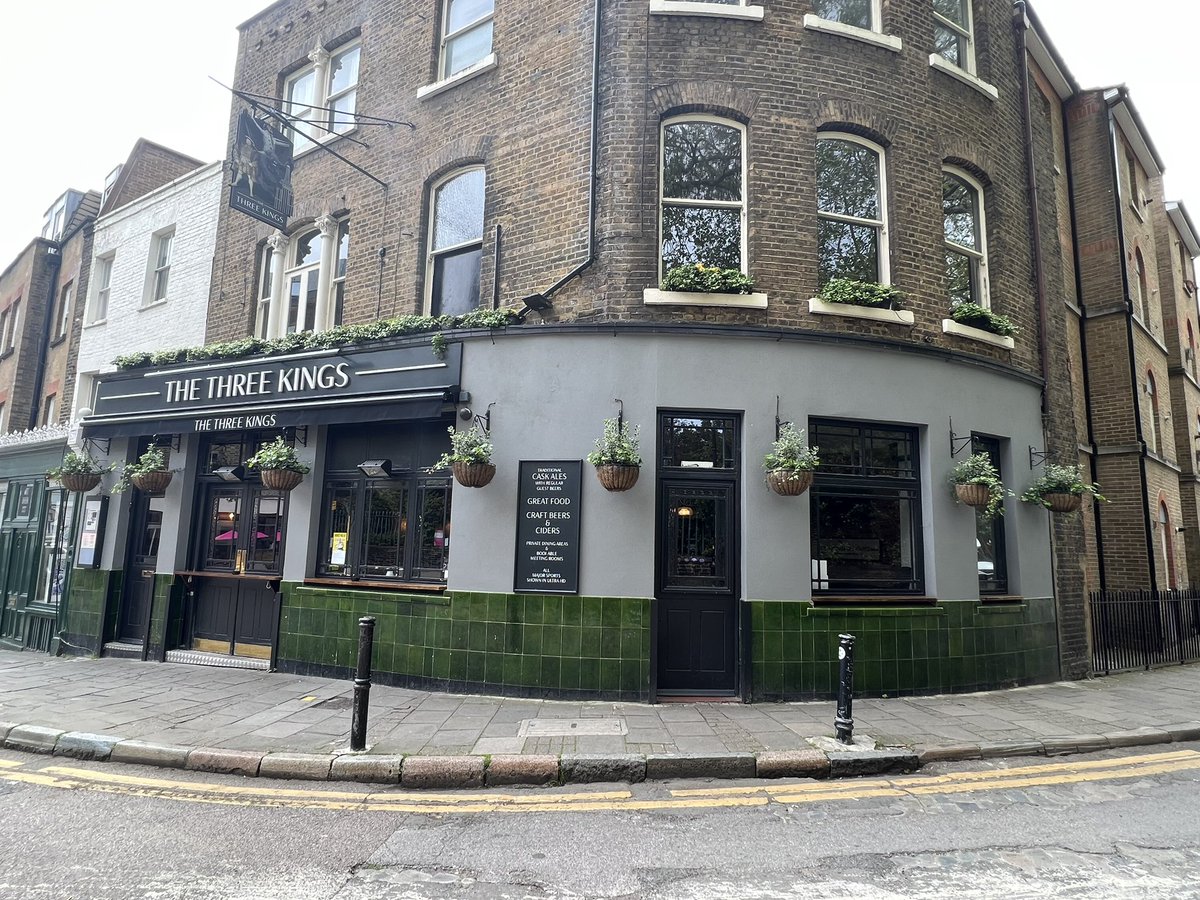 In #TroubledBlood on the last day of October Robin left the office at 1pm & hurried to the tube to meet Strike to do “Margot’s Walk” Clerkenwell has become one of my fave areas of London now (Denmark St 1st naturally 😂) What’s your fave and why? #CormoranStrike #LushLondon ❤️