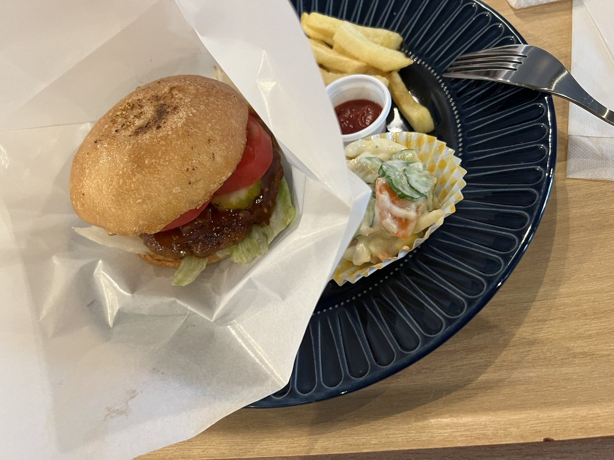 mejina_stroll's tweet image. 娘の友達がバイトしてるカフェに家族でいったよ、駄菓子屋さんも兼ねてて、面白かった
 #泉北BASE