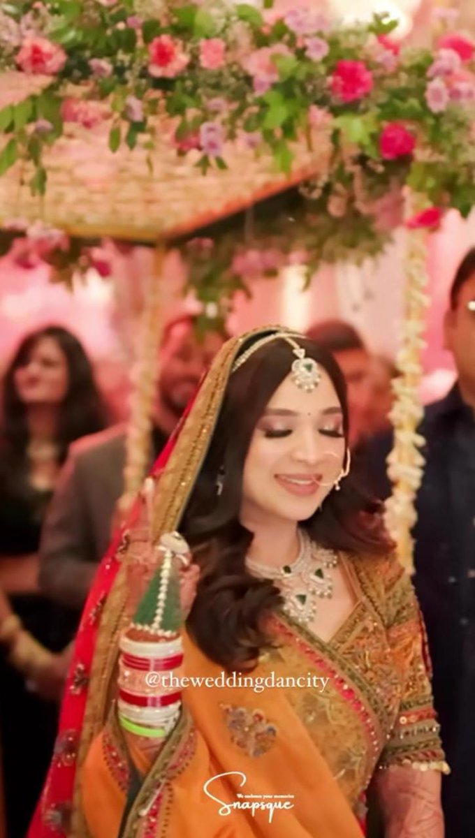 olreadydotin's tweet image. The Dancing bridal entries are the new trends of this season 😍❤

MUA : @simranpunchhi      

#bridalentry #bridalentrygoals #bridetobe #varmala #varmalaceremony #adorable #sweetest #trendingnow #trendingreels #reelsinstagram #reelsviral #reels2023 #olready #olreadydotin