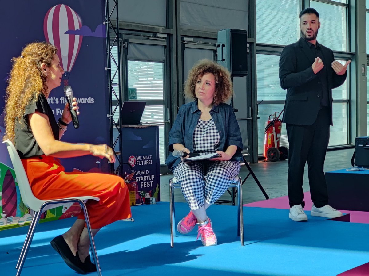 Cla_Gagliardini's tweet photo. Sul palco dell'agorà Diversity &amp; Inclusion del We Make Future 2033 Elisabetta Saorin intervista Ilaria Galbusera, D&amp;I Manager and Captain of Italy Deaf Women Volleyball Team
#wmf2023 @WMFWeMakeFuture #Diversity #inclusion https://t.co/9VGssKD7Gz