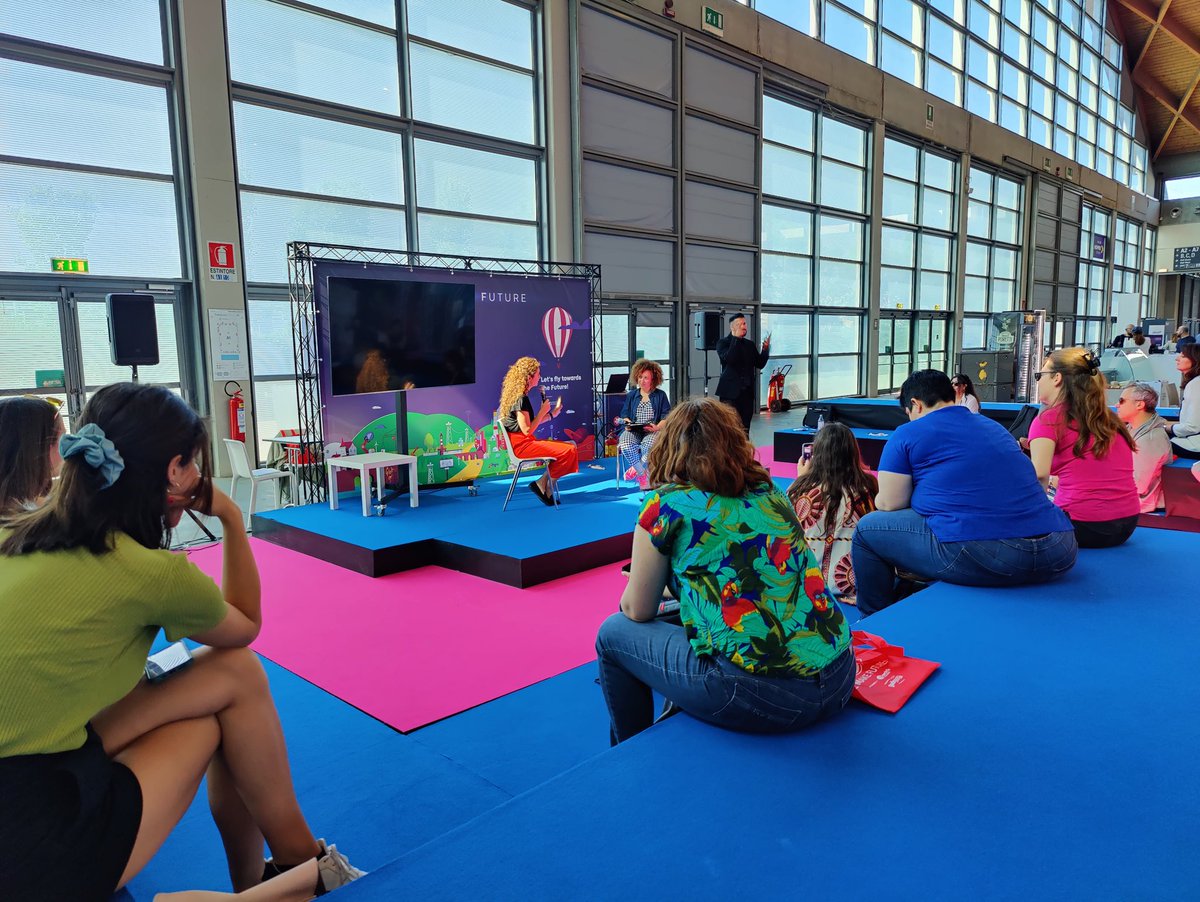 Cla_Gagliardini's tweet photo. Sul palco dell'agorà Diversity &amp; Inclusion del We Make Future 2033 Elisabetta Saorin intervista Ilaria Galbusera, D&amp;I Manager and Captain of Italy Deaf Women Volleyball Team
#wmf2023 @WMFWeMakeFuture #Diversity #inclusion https://t.co/9VGssKD7Gz