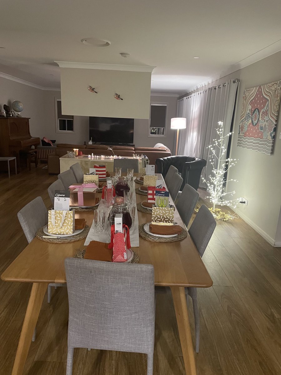 kathryc4's tweet photo. The lull before the guests arrive #xmasinjune π https://t.co/zwN7hbXsAA