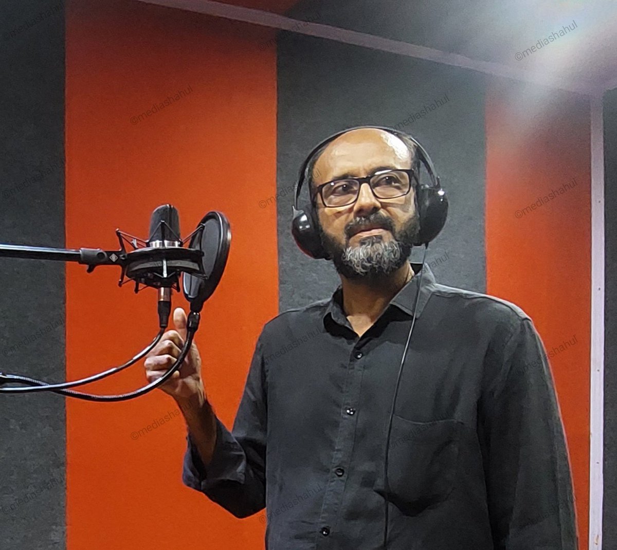 mediashahul's tweet photo. Me : Take okay ? 
Film Director &amp; Sound Recordist : Okay Sir. Super Sir. 
#Dubbing #Tamil_Movie #Feature_Film https://t.co/omcmMAnUDB