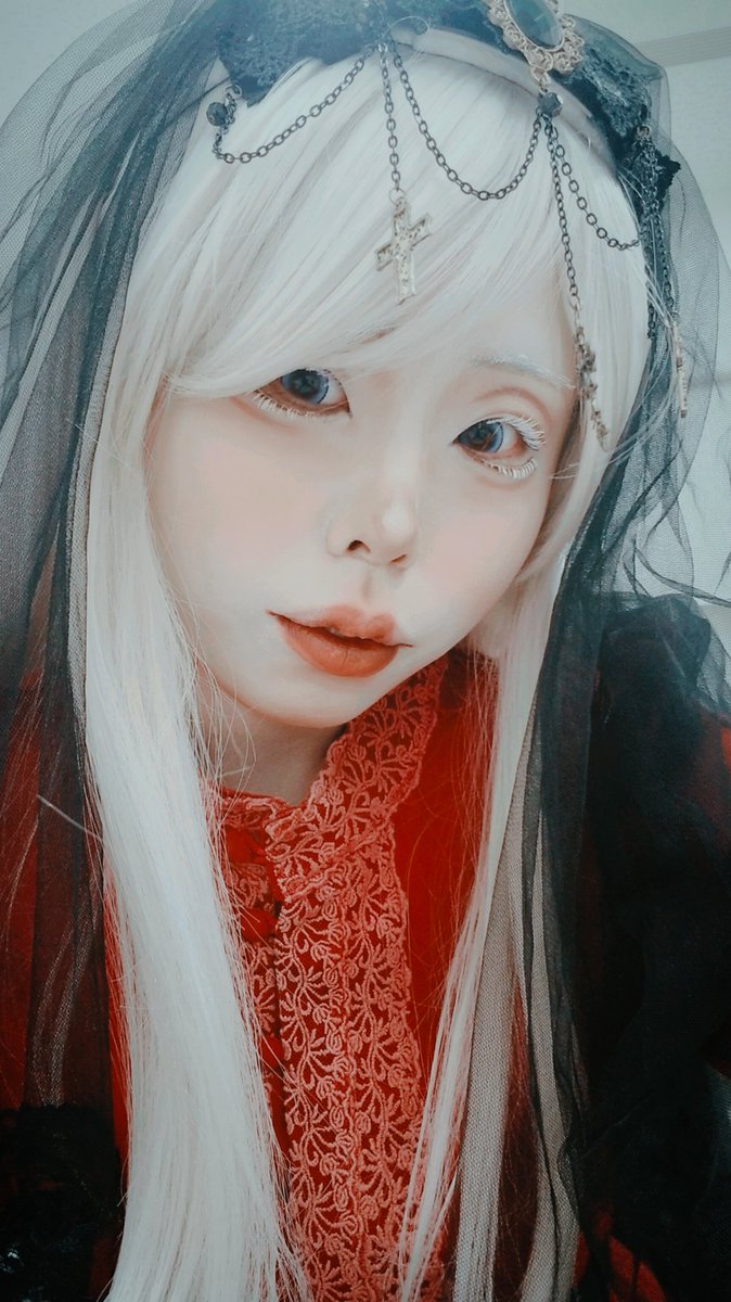 S_worldwords's tweet photo. マリーナホップにて洋装ドールでした
ありがとうございました🌹

投げ銭と一緒にいろはす置いてくれた人～！ありがとうございました！！！

明日も天気と相談しながら私もみんなも幸せに過ごせますように https://t.co/lWn158xKKW