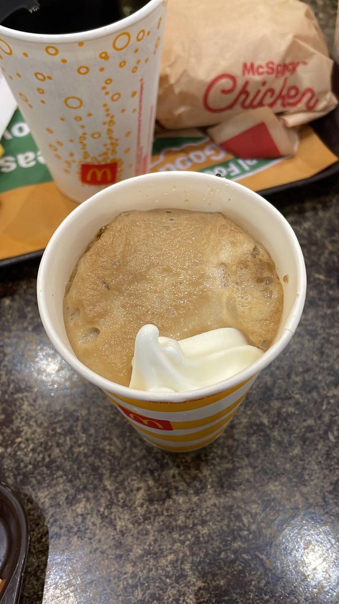 HUZ_5253's tweet photo. Wow!!! When @mcdonaldsindia give you discounts, they also cut your portion.
#fakediscount #cheat #fraud https://t.co/k8QqXYtCm5