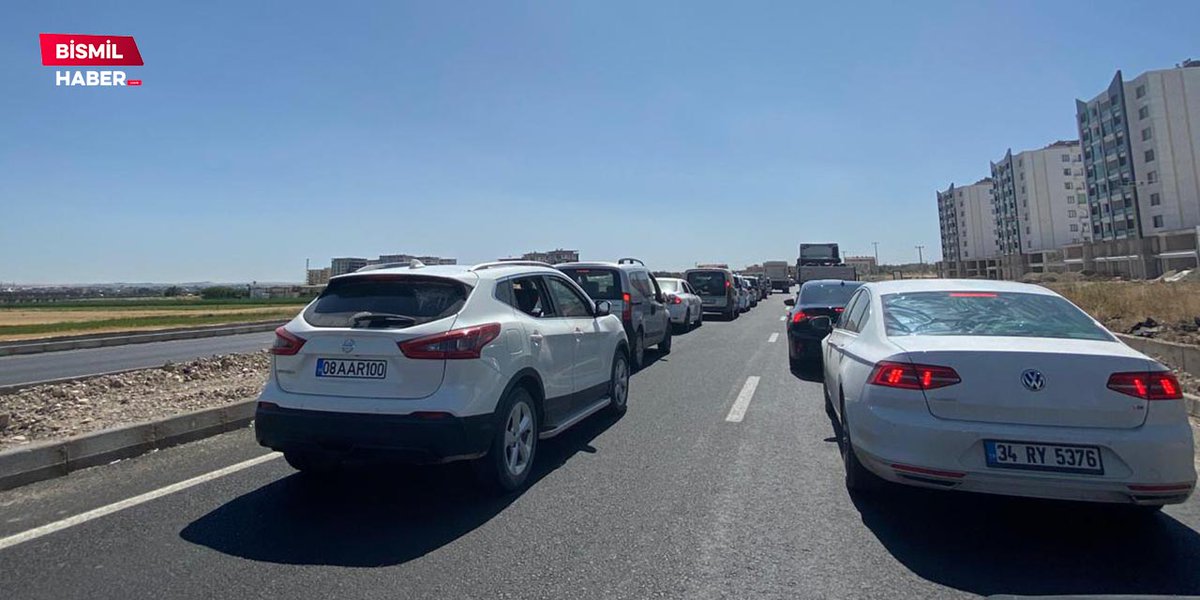 #sondakika 

Son dakika! Bismil’de büyük rezalet! Yüzlerce öğrenci sınava yetişemedi

Bugün yapılacak olan YKS sınavının ilk oturumu öncesinde Bismil’de trafik çilesi yaşandı. Öğrenciler yollarda kaldı, yüzlerce, belki daha fazla öğrenci sınava yetişemedi.

Bismil İlçesinde