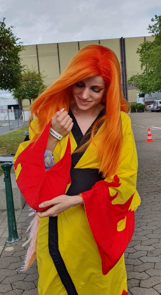 momochan172's tweet photo. Dokomi Samstag war erfolgreich, hab Arizona mit kurzen Haaren als conhon @DrawinglikeaSir bekommen und Pep hat es sich den Tag über in meinem Kimono Ärmel gemütlich gemacht 😂😂❤️ 📸 @DatSpanky ❤️ https://t.co/KhLynhQMCk