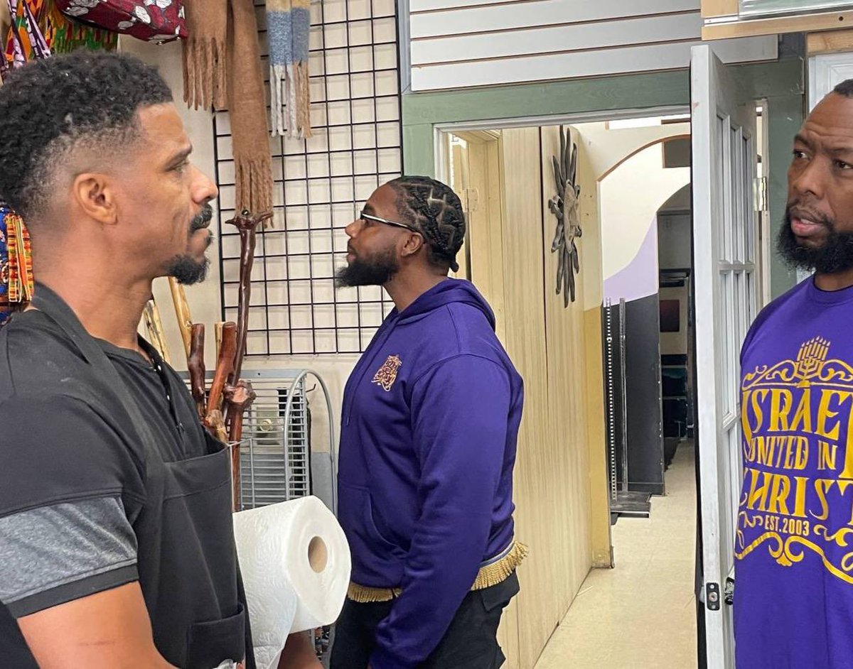 IUICColumbus's tweet image. #IUICColumbus #Messengers  
visit a local barbershop to teach our people to repent!!
……………………………………………
Visit Our Website Here 💻👨🏿‍💻🖥🔴 solo.to/unitedinchrist

#Christ #Nathanyel7 #IUIC 
#Ohio #Blacks #Hispanics #Diaspora #Jews #Community
