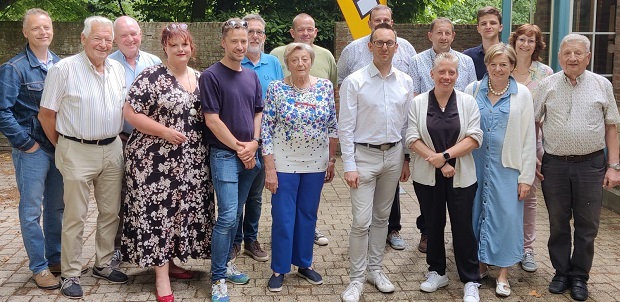 N-VA bestuurt ondertussen meer dan een decennium mee in Sint-Katelijne-Waver. Met de gemeenteraadsverkiezingen van oktober 2024 in aantocht spreekt N-VA het voornemen uit om verder te besturen en het werk af te maken. <a href="/SelsKristof/">Kristof Sels ✌</a>

radioreflex.be/2023/07/01/hui…