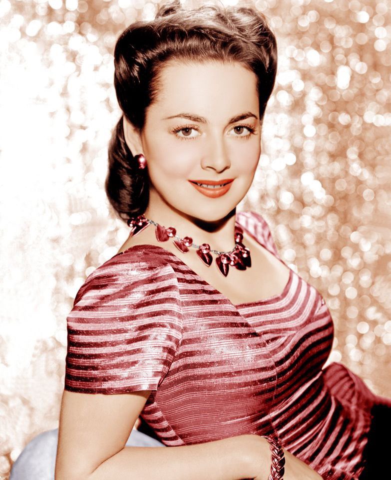 Remembering British-American film, stage and television actress Olivia de Havilland on her birthday (July 1, 1916 – July 26, 2020), whose credits include Captain Blood, The Adventures of Robin Hood, Gone with the Wind, Hold Back the Dawn, To Each His Own, and The Snake Pit. https://t.co/k4NlOuMaXA