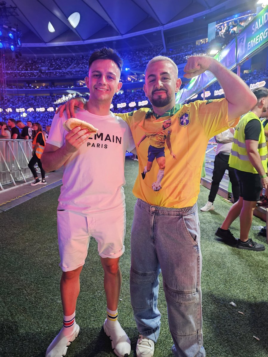papigavi's tweet photo. mi campeón @Ampeterby7 👑🥊 https://t.co/Gus3i7RnS4