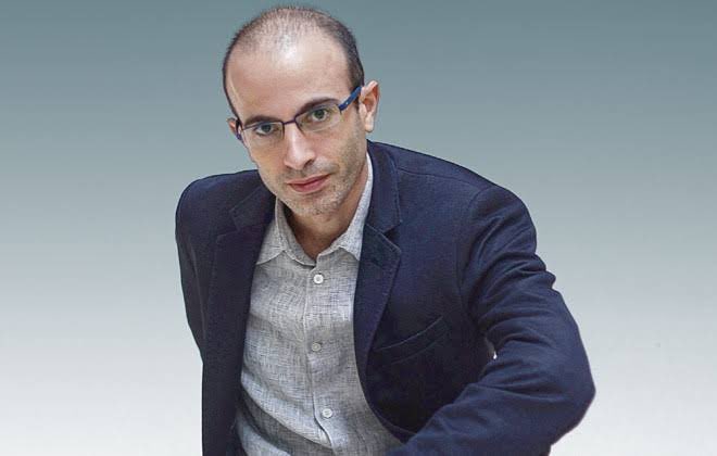 insanokur's tweet photo. “Yüzyıllar hatta bin yıllar boyu sürebilen bu tür kısırdöngüler, tarihi tesadüflerle oluşmuş hayali hiyerarşileri kalıcı hâle getirebilirler. Adaletsiz ayrımcılık zamanla daha iyi değil, daha kötü hâle gelir. Para parayı, fakirlik de fakirliği çeker. Eğitim daha fazla eğitimi, cehalet daha fazla cehaleti doğurur. Bir dönem tarihin kurbanı olanların, tekrar kurban olması yüksek ihtimaldir. Aynı şekilde, tarihin zamanında ayrıcalık tanıdığı kesimlerin tekrar ayrıcalıklı olma ihtimali yüksektir.”

Yuval Noah Harari

Bu yazının devamı için 👉 https://t.co/vZLk4SP1DM