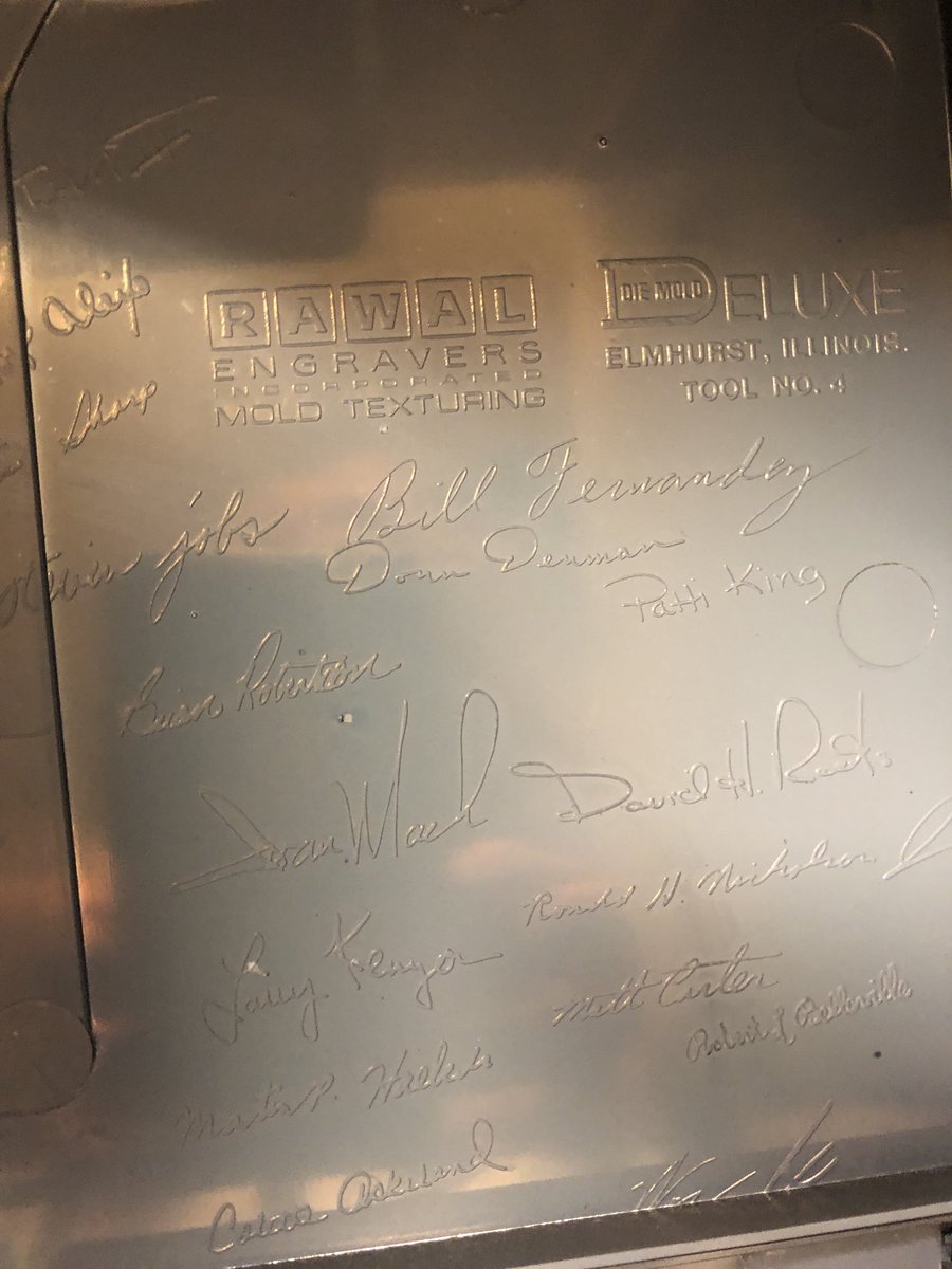 dgrigar's tweet photo. Jeff Grisso is getting my Macs ready for the hypertext exhibition in Rome and discovered the SE is a signed edition. You can see Steve Jobs’ name etched on the metal ⁦@Apple⁩ ⁦@ACMHT⁩ ⁦@WSUVancouver⁩ ⁦@ELitLab⁩ https://t.co/qraaquO3ix