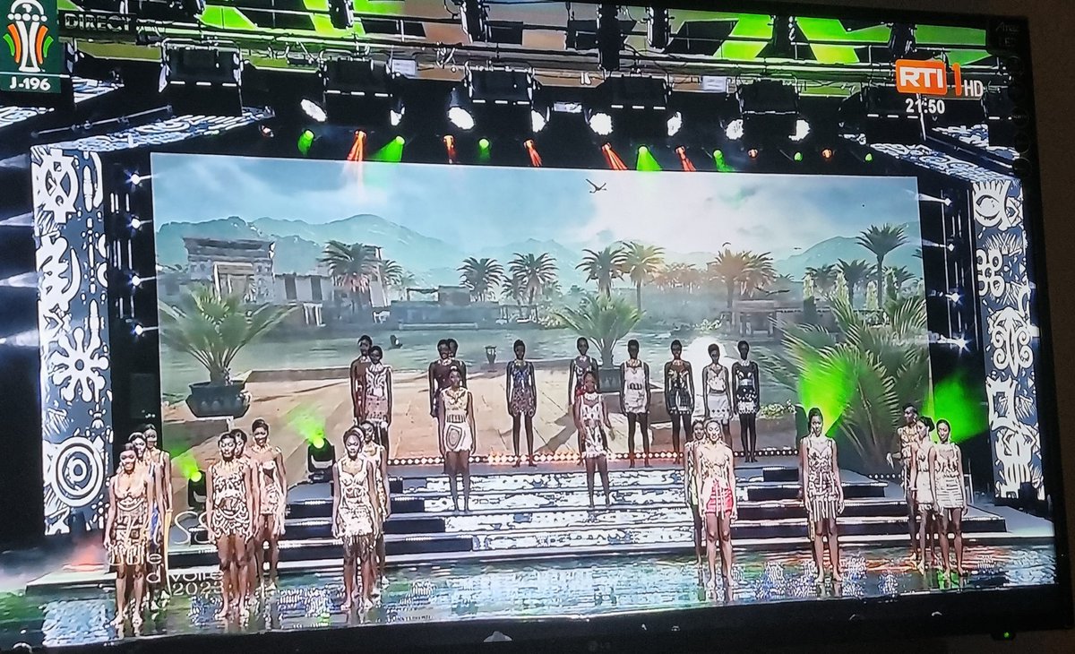 Pour votre information, #MissCôtedIvoire passe en direct sur la @RTIOfficiel. 

Jusque là tout est parfait : Salle de spectacle, mise en scène, animation, décoration, etc... 

#MissCi2023