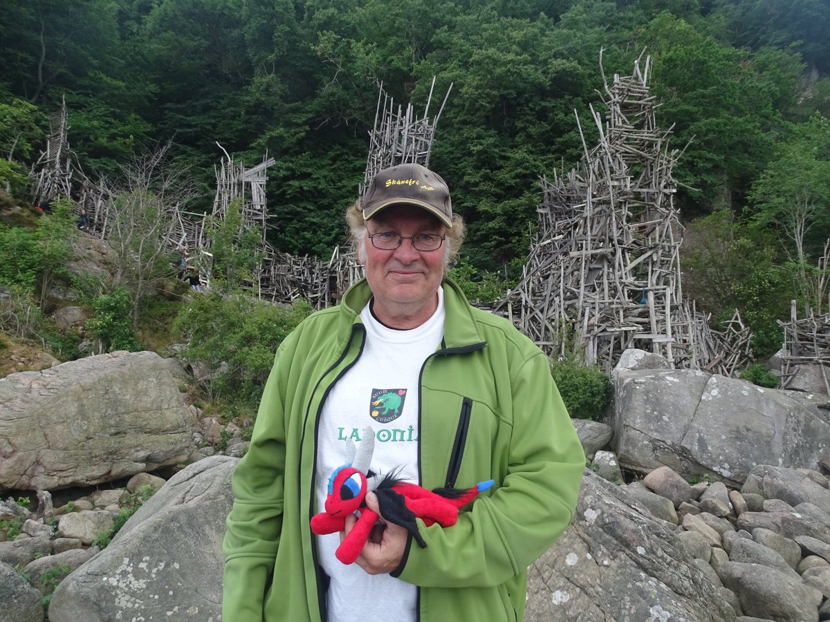 In a rare triple state visit on location, President Antonov and Archduke Christoph II. of <a href="/royalmimas/">Archduchy of Mimas</a> visited Nimis in Ladonia, where they received a personal tour from Fredrik Larsson, the Minister of Art and Jump. A wonderful visit, made possible by <a href="/MFA_Ladonia/">MFA Ladonia</a> !