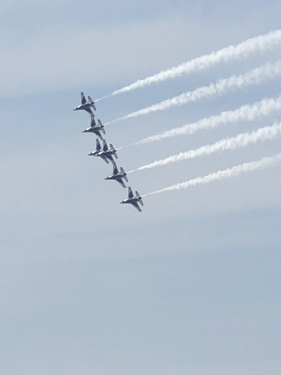 Had a blast watching the @AFThunderbirds perform over #WestBay in #TraverseCity today! Great way to start the July 4 celebrations! 🇺🇸