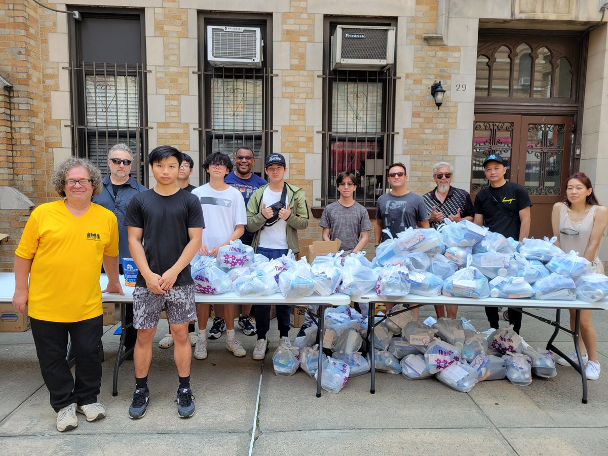 Karlin_C's tweet photo. #ChinatownBlockWatch
8 months into distributions our Last distribution before summer pause.
#Community #Chinatown #PPEs #Meals #Seniors #Open2All
Patrols will restart in a month https://t.co/REfniqIMmu
