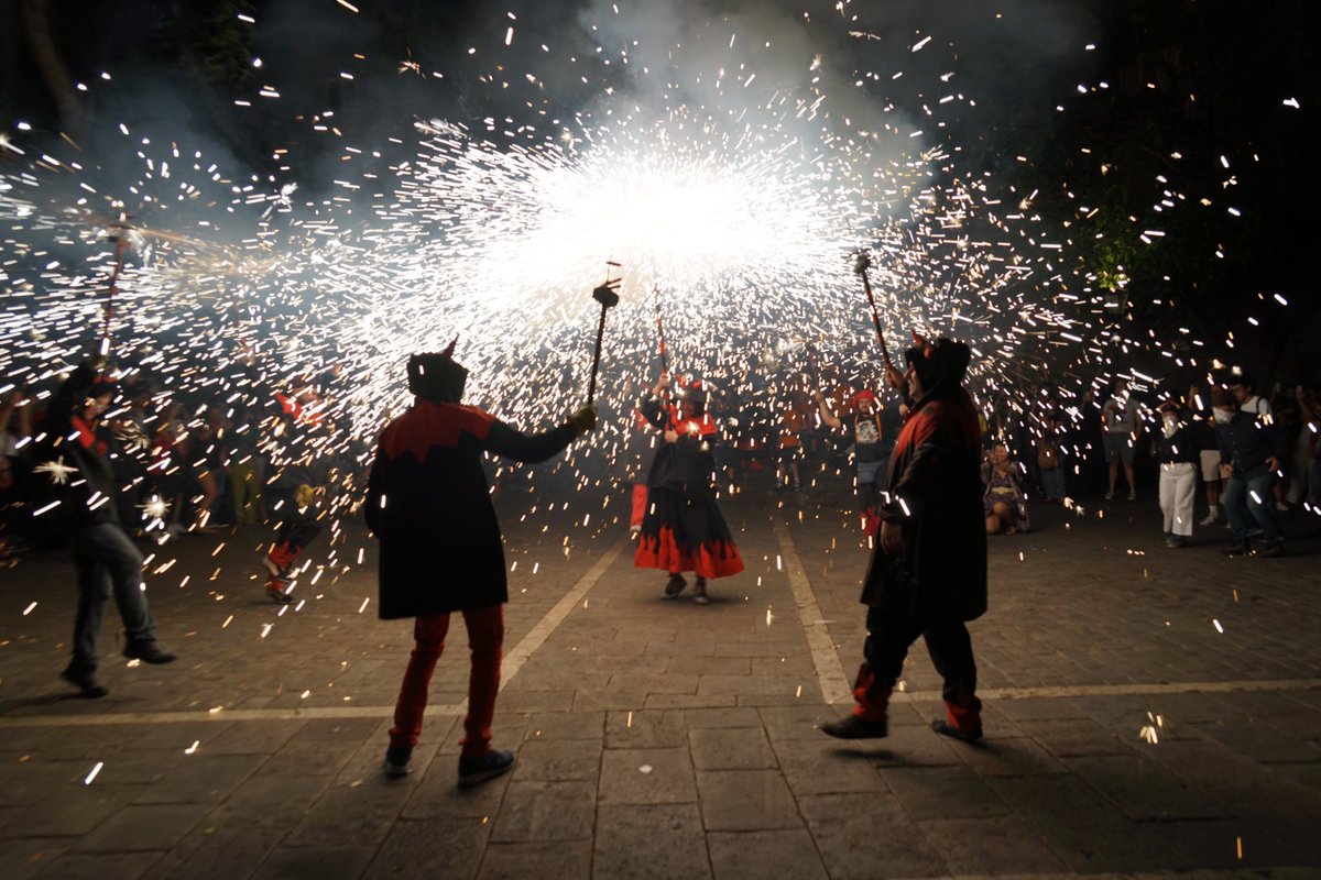 Gran nit de #correfoc avui amb els diables del casc antic de Barcelona!!