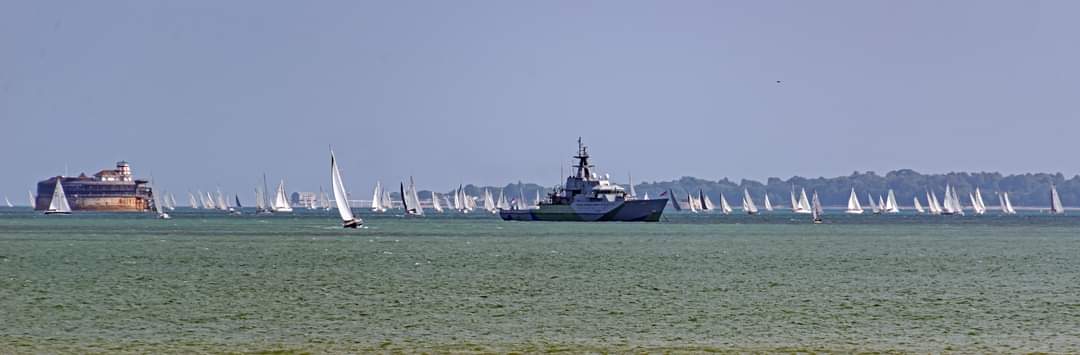 HMS Tyne sitting out in Spithead, yacht watching, as the Round the Island Yacht Race boats pass by. @hms_tyne @RoyalNavy @NavyLookout @WarshipCam @WarshipsIFR @warshipworld