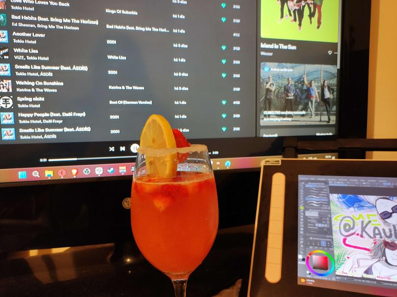 PipaKaulitz's tweet photo. Kiss tasting like strawberry lime~🌺
Fiz meu Strawberry Lemonade para a Streaming Party de hoje! Querem um gole? 💗
#SmellsLikeSummer https://t.co/bCEjGbFbbh