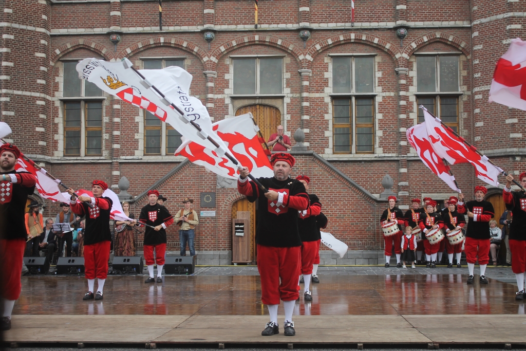 DunedinDancers's tweet photo. Venderliergilde Gelmelzwaaiers are waving the flag at the Dunedin International Folk Dance Festival 7-9 July 
in Edinburgh &amp; Stirling. Vendelzwaaien/Flag Waving is still practised in Flanders often with drum corps -  https://t.co/YVPltdZkpP for details @BelgiuminUK @Flanders_UK https://t.co/8Hv1aPBTYZ