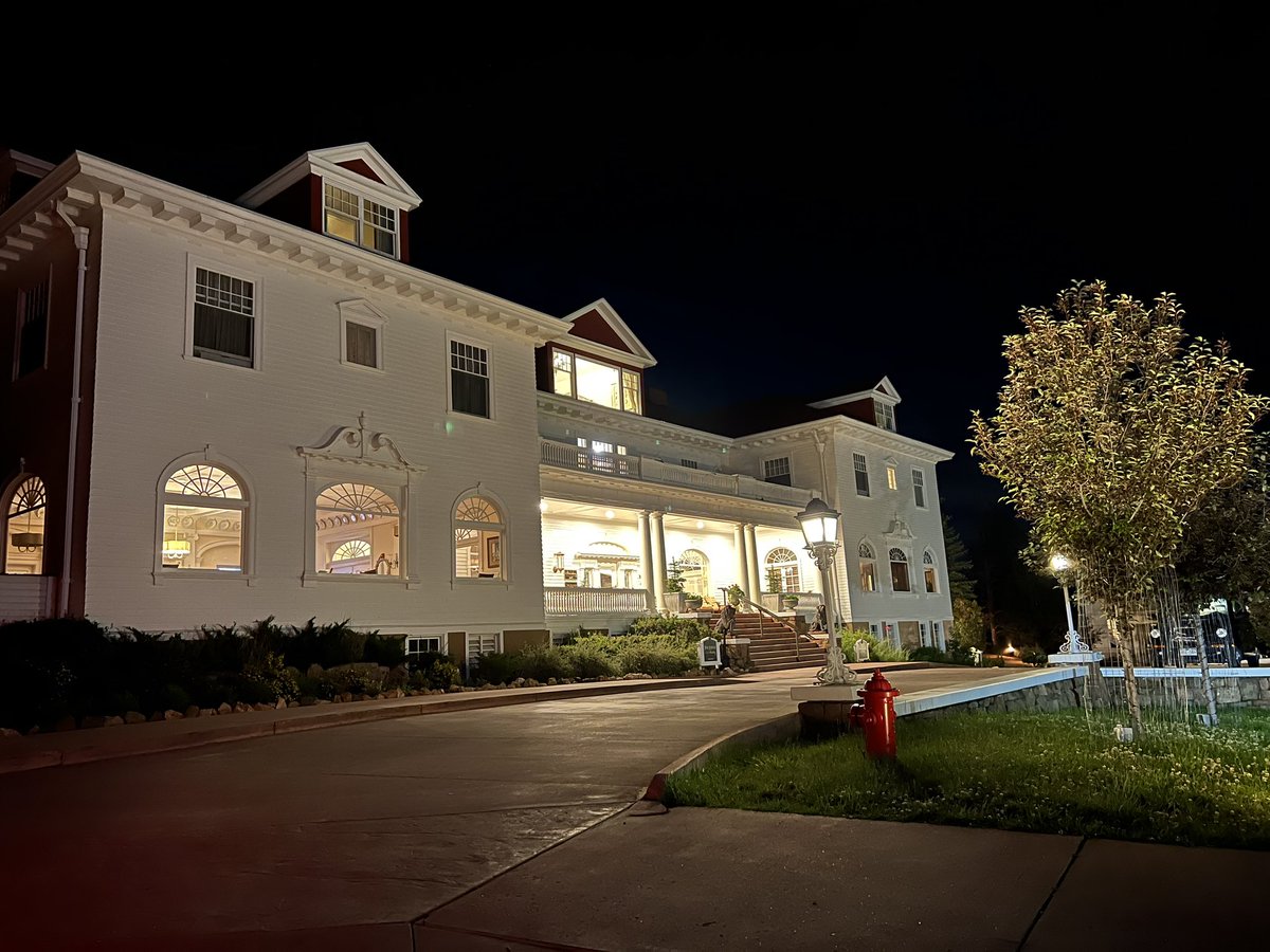 Spooky @Tesla Supercharger  🔪 

#theshining #heresjohnny #moonlight @StanleyHotel #teslasupercharger