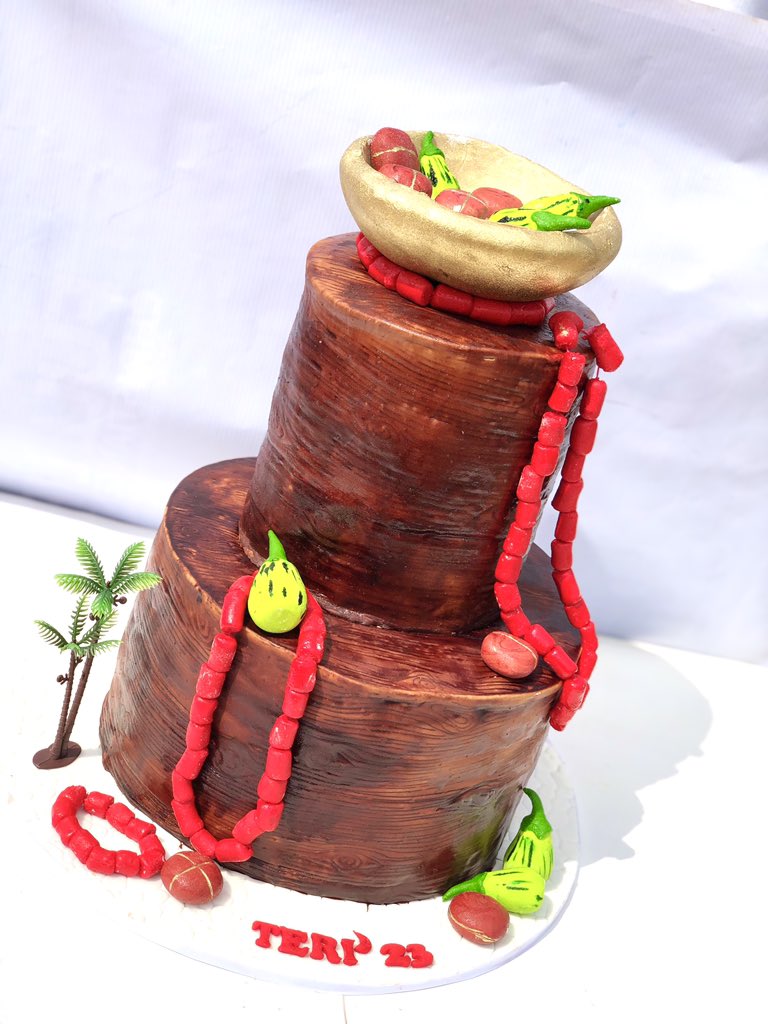 iamvicaj's tweet photo. Cakes… the center piece of every event.

When you walk into any venue…a statement cake will naturally draw your attention to itself. 

Let’s create a beautiful effect for you on your big day.

#vickystreat
07065596961

#cakesinuyo #bakersinuyo #uyo #AkwaIbom #AkwaIbomTwitter https://t.co/LGujSl9i1r
