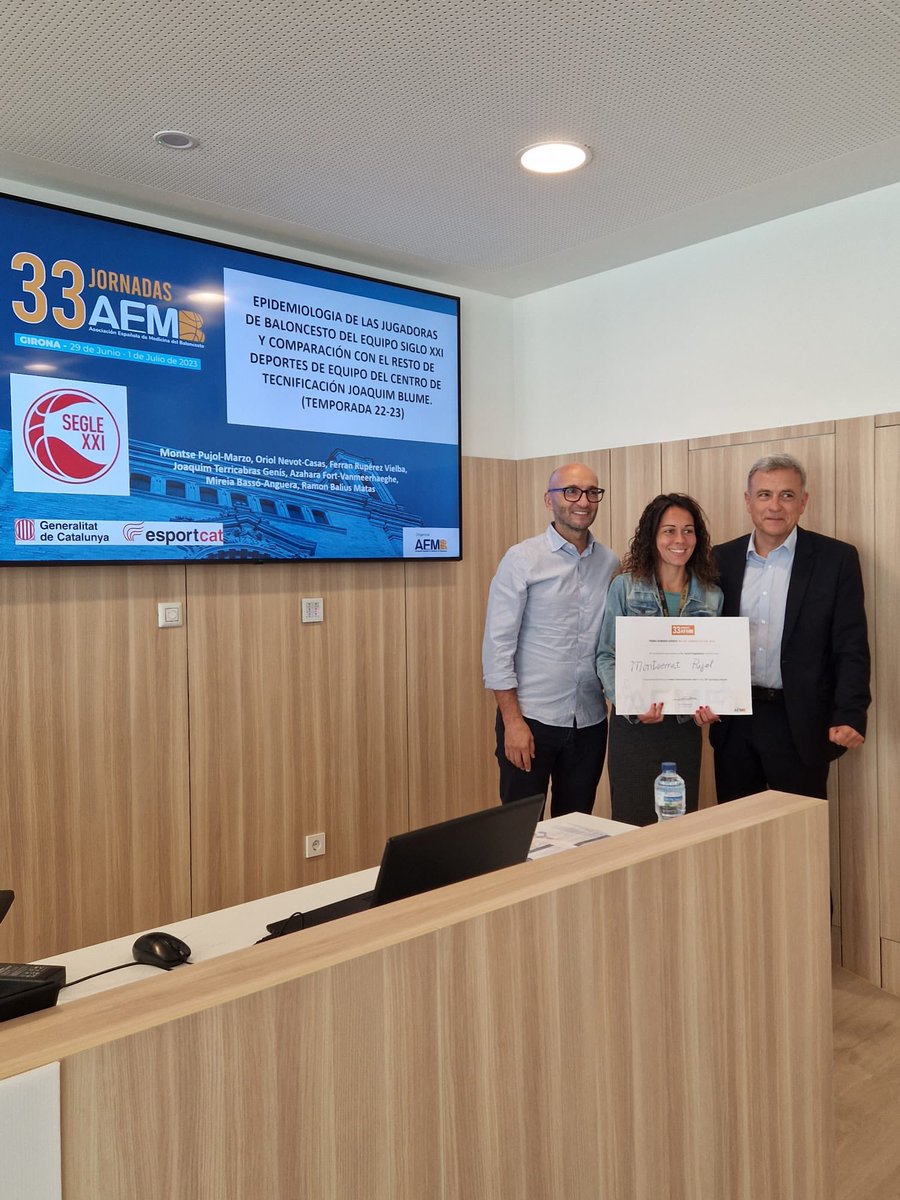 Ens han donat el Premi Raimundo Saporta per la millor comunicació oral en la 33ena Jornada de l’Asociación Española de Medicina del Deporte. Molt bona feina amics! Gràcies <a href="/medicosbasket/">AEMB</a> 
<a href="/esportcat/">Esports</a>