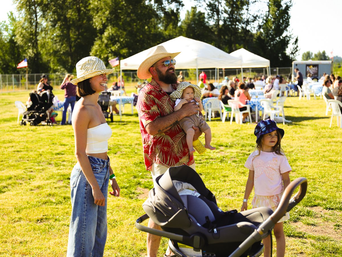ridgefieldsf's tweet image. We're ready for day 2 of #ridgefieldsausagefest!! 🌭🌭

Gates open at 11am. We've double the number of tables &amp;amp; chairs for today and more shade tents too. 

Check out some day 1 photos at ridgefieldsausagefest.com/faq/