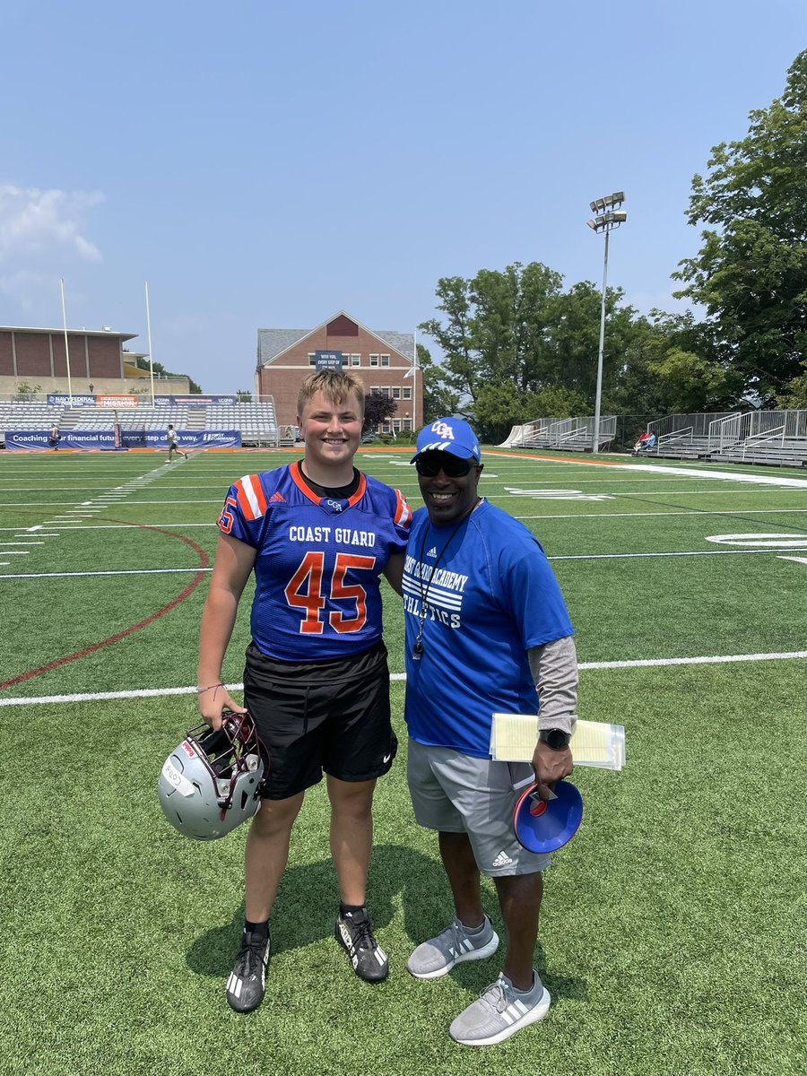 Thank you to @CoachCCGrant and <a href="/CoachJBWells/">JB Wells</a> for amazing camp today and for helping learn some new techniques. Learned a lot about the coast guard academy and can’t wait learn even more in the future!! <a href="/RecruitUrbanaFB/">Recruit Climber Football</a> <a href="/urbanaclimbers/">Urbana Football</a>