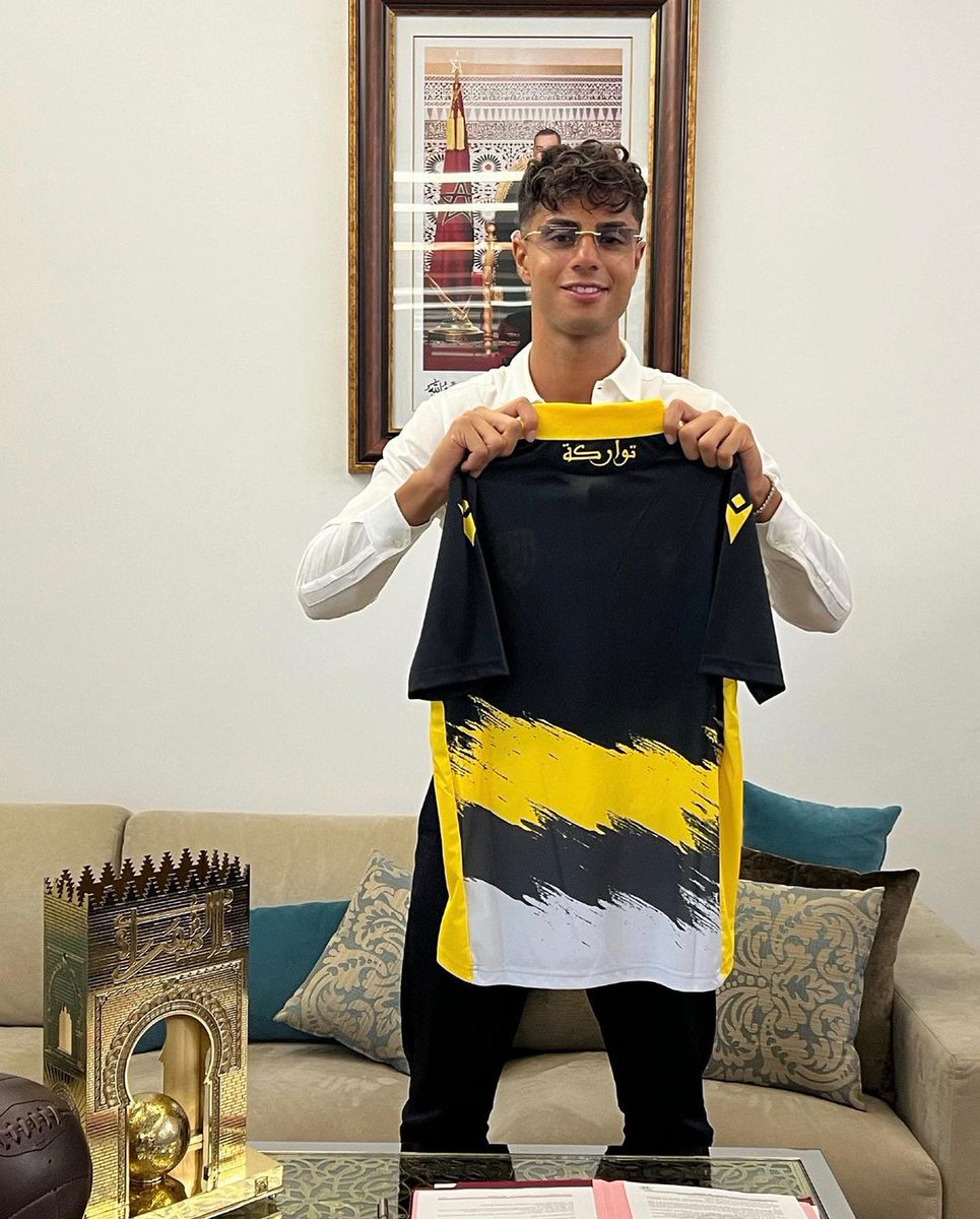 Mountakhabma's tweet photo. ما رأيكم في الخطوة الجديدة للموهبة هاشم مستور؟
✍️
اللاعب المغربي وقع لنادي اتحاد تواركة قادما من نهضة الزمامرة
🇲🇦
#ميركاتو_المغرب
#البطولة_الاحترافية
#Botola_Pro
#Mercato_Maroc
#Hachim_Mastour https://t.co/t2JaWGGN9O
