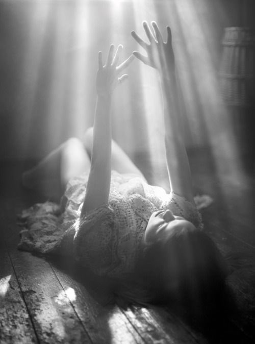 “El alma tiene ilusiones, como el pájaro alas. Eso es lo que la sostiene.”
Victor Hugo