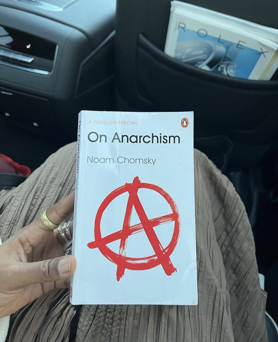 Arsema Thomas reading “On Anarchism” by Noam Chomsky #BookRecosFromCelebs #readmore #read #bookrecos #book #books #reading #author #BookTwitter #arsemathomas #blackexcellence #noamchomsky #onanarchism #queencharlotte #bgm #ladydanbury #anarchism #bridgerton