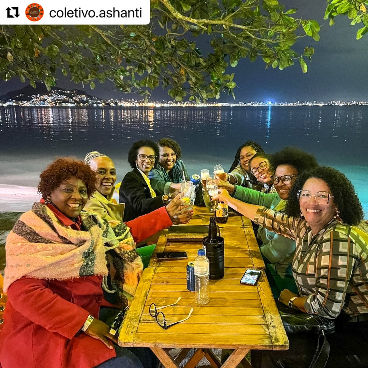 profaanalucia's tweet image. Ashantis presentes no Encontro da Articulação de Mulheres Negras Brasileiras da região sul em Florianópolis.

#mulheresnegras
#pelofimdaviolência 
#pelofimdoracismo 
#reparacaohistorica 
#bemviver