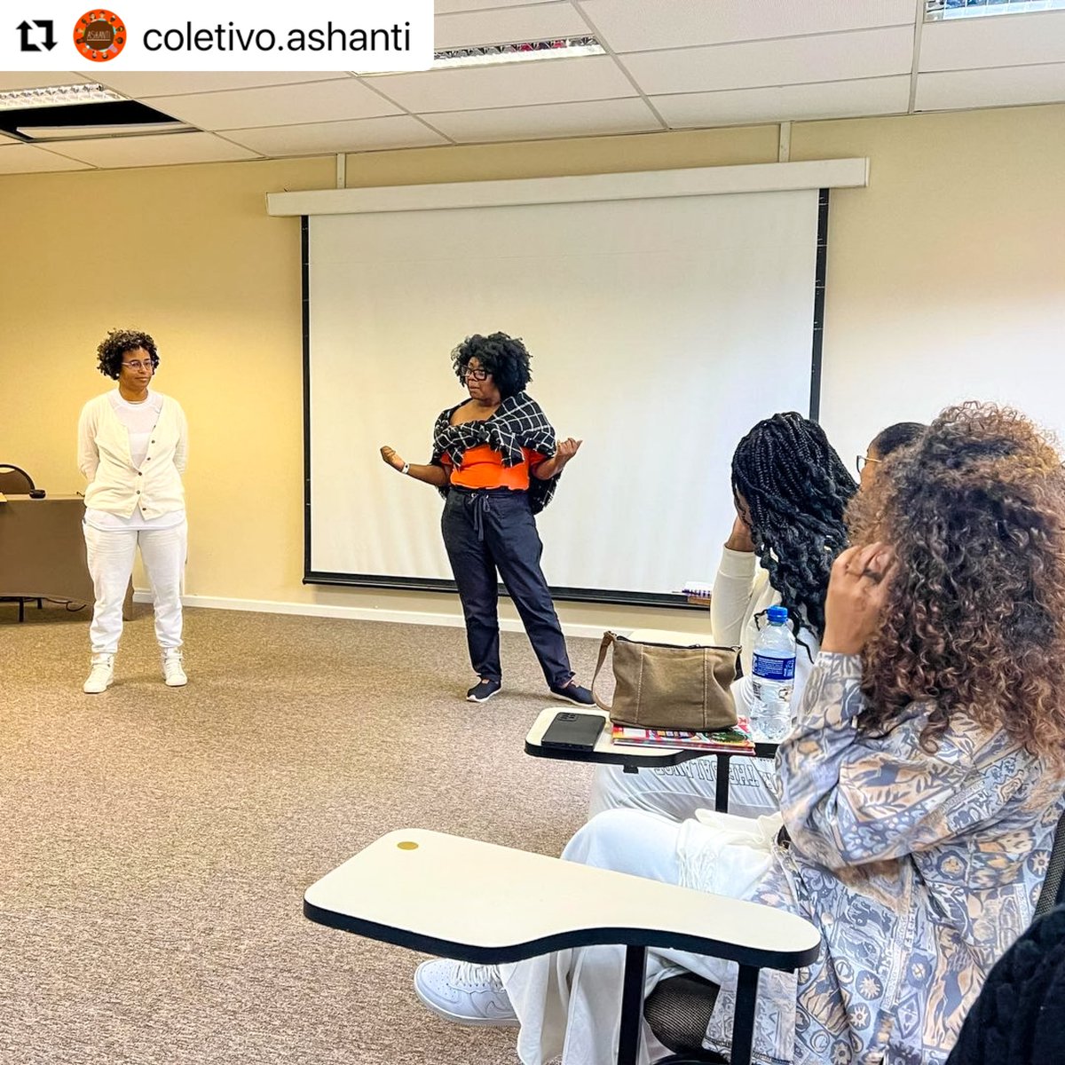 profaanalucia's tweet image. Ashantis presentes no Encontro da Articulação de Mulheres Negras Brasileiras da região sul em Florianópolis.

#mulheresnegras
#pelofimdaviolência 
#pelofimdoracismo 
#reparacaohistorica 
#bemviver