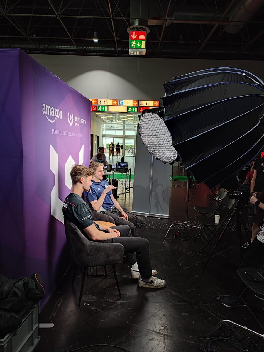 UniEsportsDE's tweet photo. Der heutige Tag auf der #Dokomi :

Und nicht vergessen! Morgen um 14Uhr startet der Stream für das LoL Turnier. Seid dabei und fiebert für euer Team mit! 💪
#lolfinal https://t.co/wazKx2K3Jy