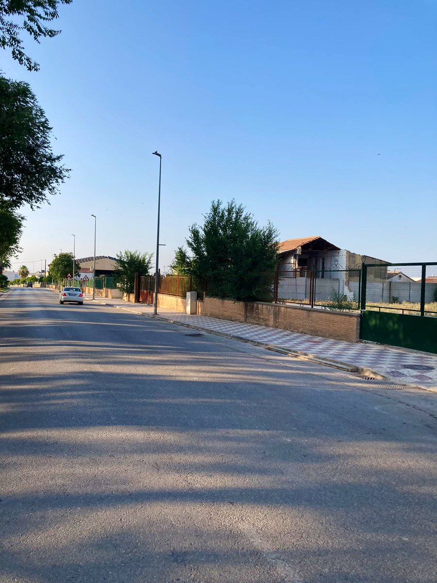 Debido a la Triatlón que se celebra mañana, el acceso al pabellón se realizará por la entrada de la carretera. El parking del Restaurante del Polideportivo estará restringido.