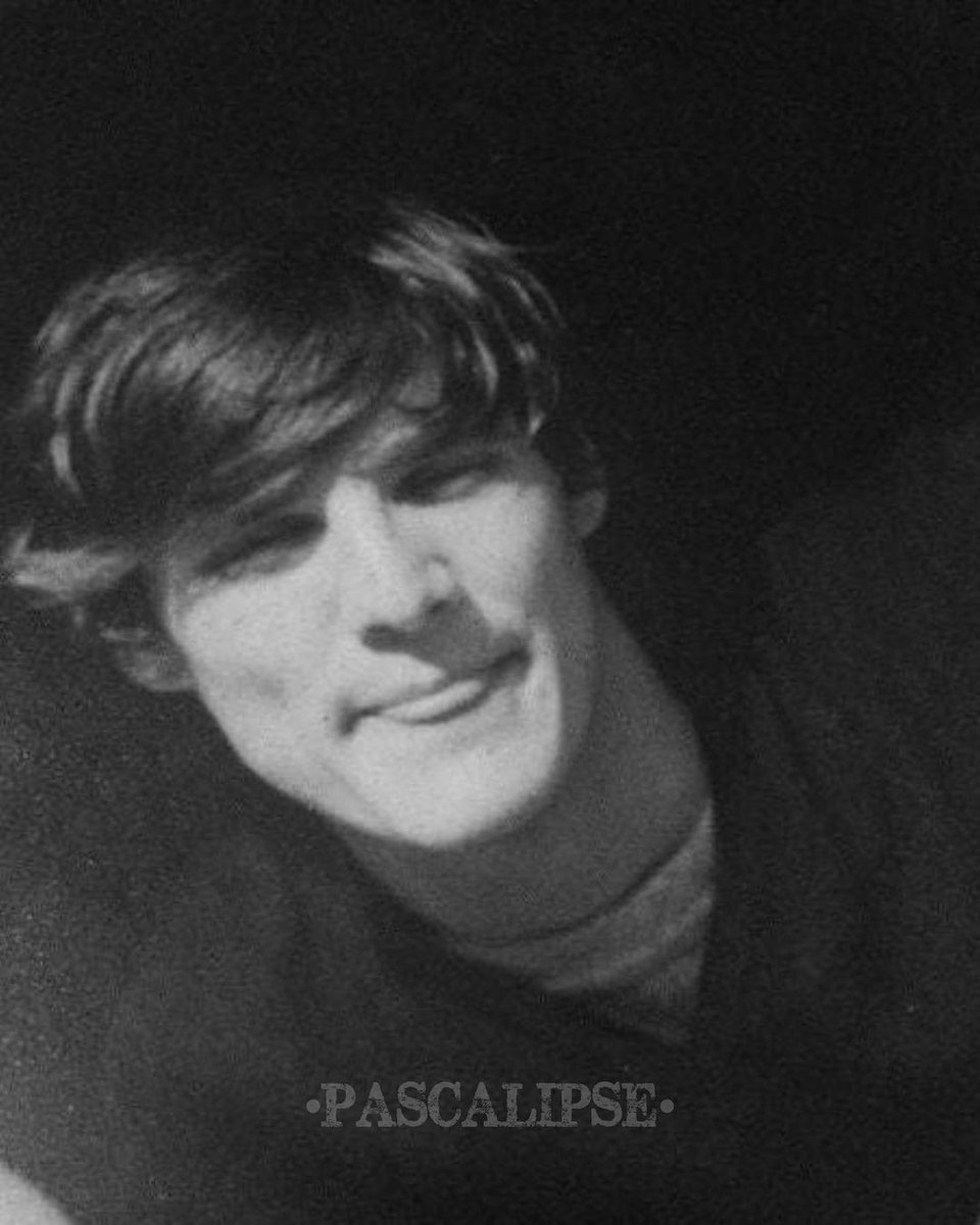 pascalypse's tweet photo. Vamos relembrar a época de baby Pedro, onde já era possível notar todo o charme e carisma do nosso little sunshine. 💜
#PedroPascal #pedropascaledit #pedropascalfanpage #tlou #narcos #pedropascaledits #pedropascaldaily #pascalipse #pedropascalbrasil #pedropascalfanaccount https://t.co/GQjTlkbKiX