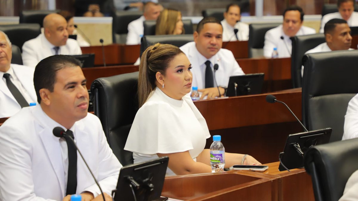 La coyontura nacional en el país es crítica y los intereses de Panamá debe prevalecer. Urge que en este periodo legislativo discutamos la Ley General de Medicamentos por los altos costos; la Ley de Extinción de Dominio y revisar el programa de IVM de la Caja del Seguro Social.