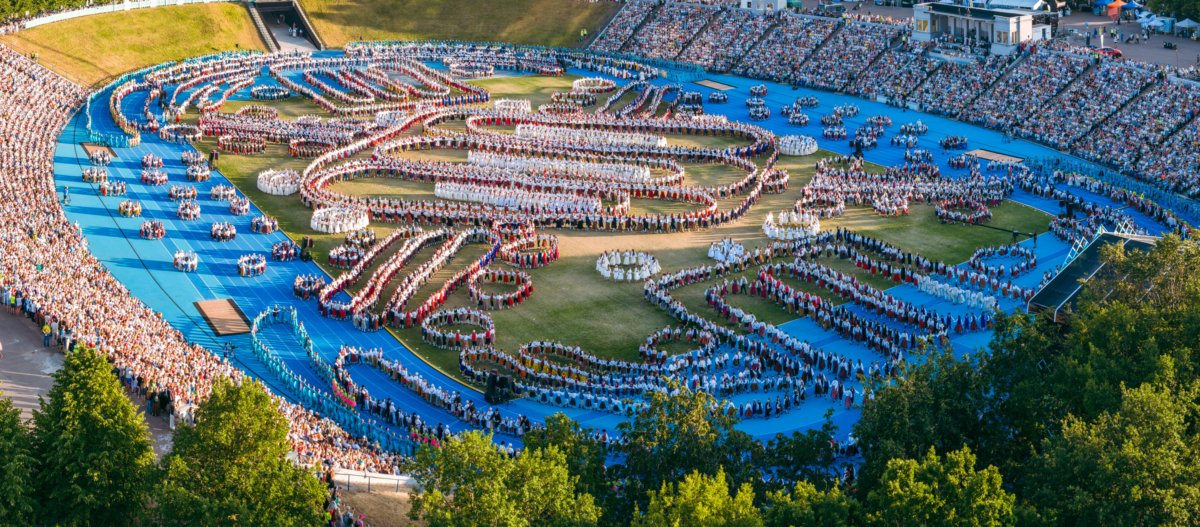 AlarKaris's tweet photo. The joy and excitement of thousands young dancers showed us with mesmerizing performances how to create bridges that connect us all. What a memory for both the dancers and the audience. 13th Youth Song and Dance Festival takes place in Tallinn #Estonia. https://t.co/Cv54gaHxnL